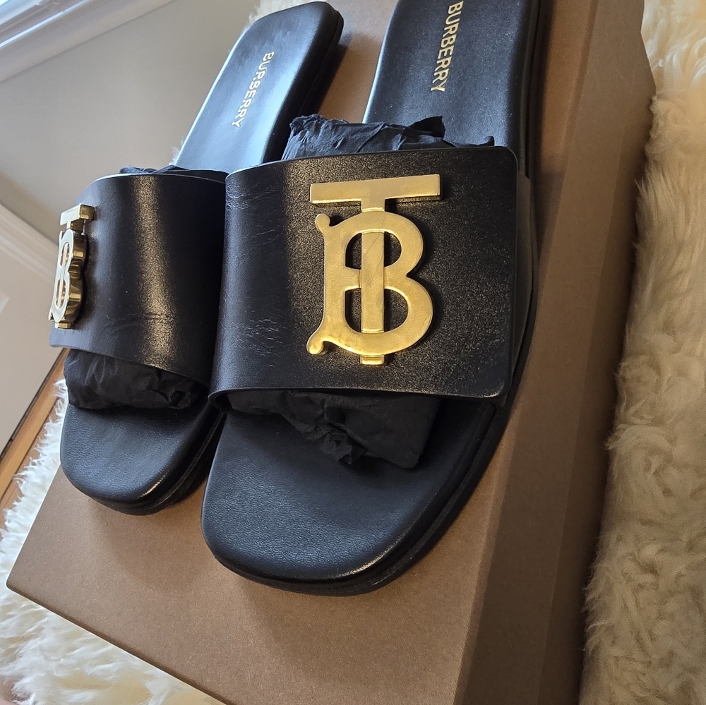 Burberry Slides - Picture 5 of 9